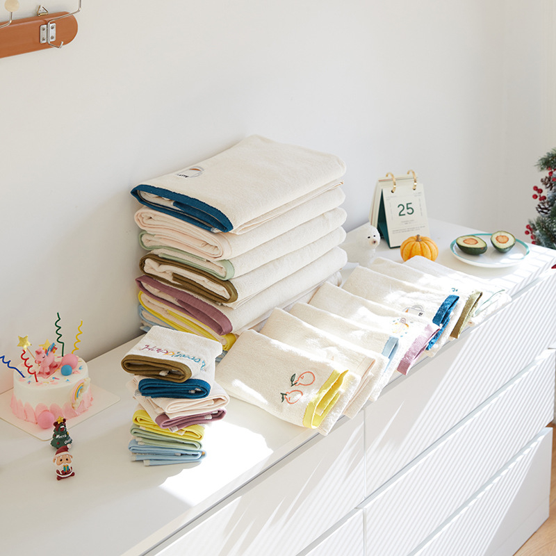 Medvilniniai rankšluosčiai kūnui ir veidui su vaikų animaciniu dizainu, 32s siūlai, plokščias audinys, 100–120 g/m², galimas pritaikytas siuvinėjimas