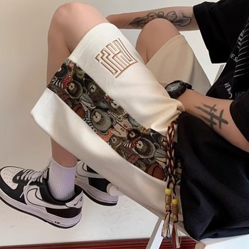 Vyrų šortai su kinietišku siuvinėjimu – capri ilgis, laisvas kirpimas, poliesteris 90%, mikro atšokimo elastumas, vasaros sportas