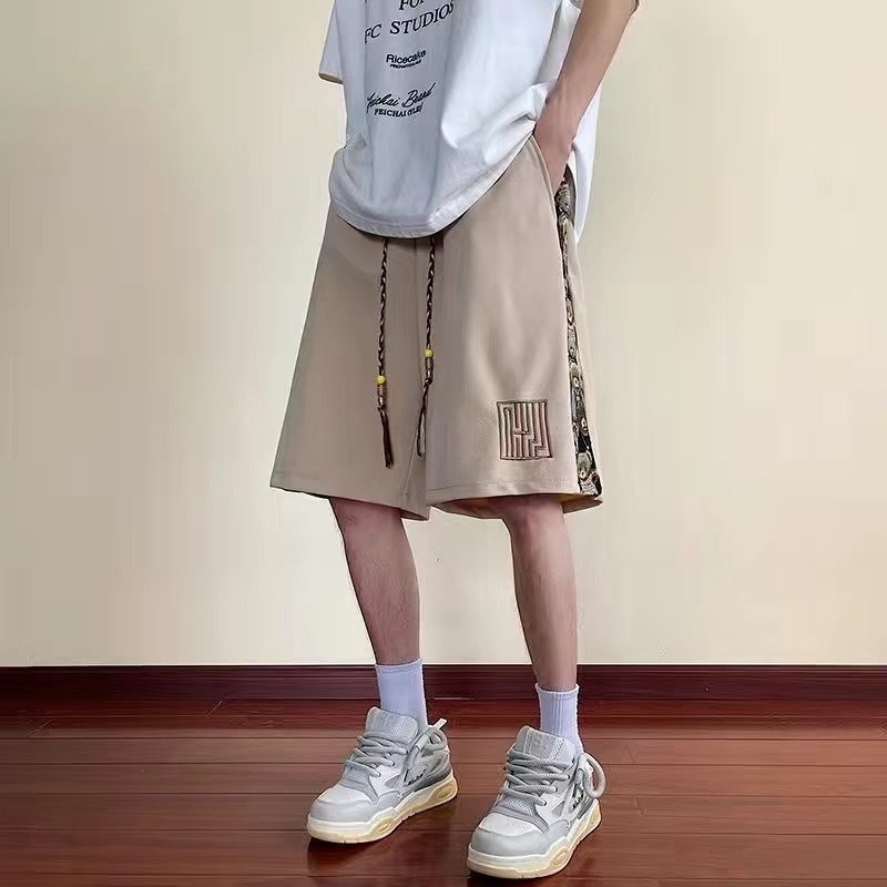 Vyrų šortai su kinietišku siuvinėjimu – capri ilgis, laisvas kirpimas, poliesteris 90%, mikro atšokimo elastumas, vasaros sportas