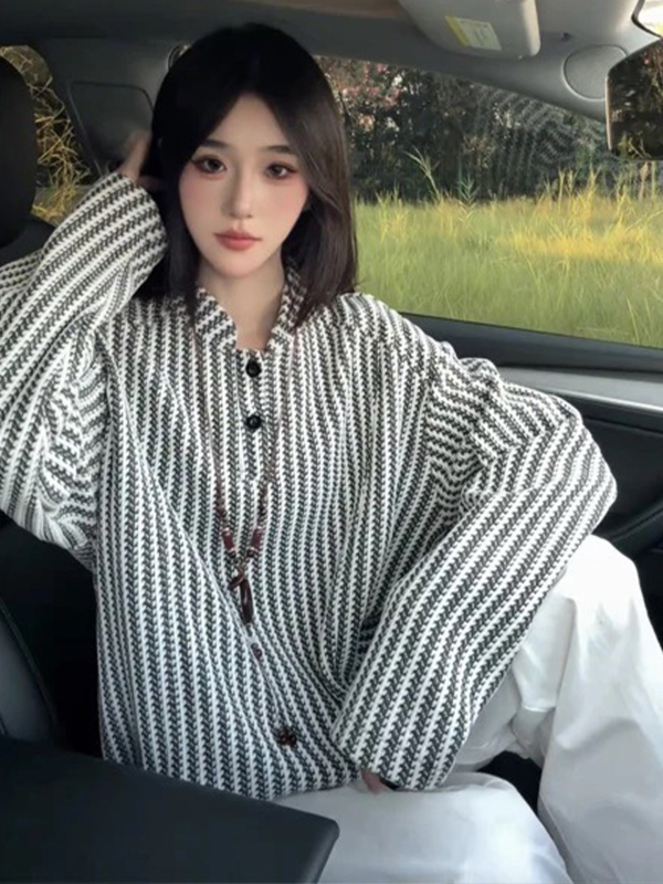 Vyriski sunkūs džakardiniai polo marškiniai su dryžiuotu fishbone raštu, ilgos rankovės, stovimas apykaklė, poliesterio pagrindas