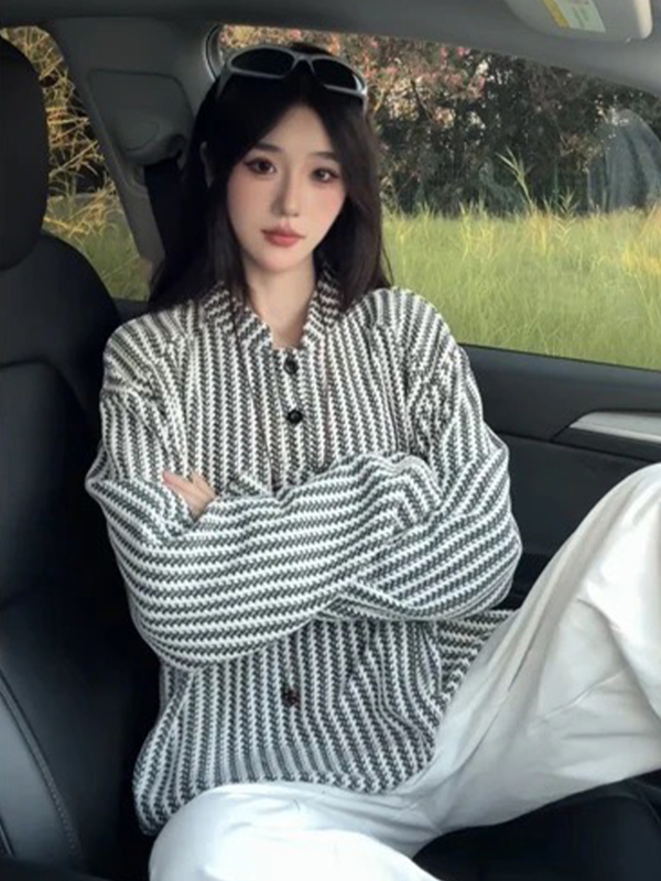 Vyriski sunkūs džakardiniai polo marškiniai su dryžiuotu fishbone raštu, ilgos rankovės, stovimas apykaklė, poliesterio pagrindas