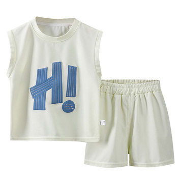 Детски летен костюм без ръкави: две части (жилетка без ръкави и къси панталони); мек полиестер 95%; принт с букви; подходящ за деца 3–8 години