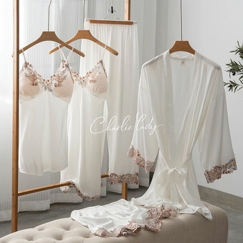 Öt részes pizsama szett mesterséges selyemből csipkés hálóinggel és melltámasz betéttel, V-nyak, rövidujjú