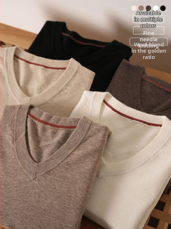 Плетен пуловер с V-образно деколте, свободен силует, вълнена смес, Зима 2025.