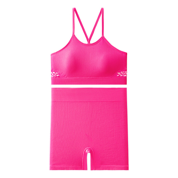 Set sutien din nailon, cupe triunghiulare cu model subțire, bretele fixe duble, căptușeală din elastan 90–95%, respirabil și confortabil