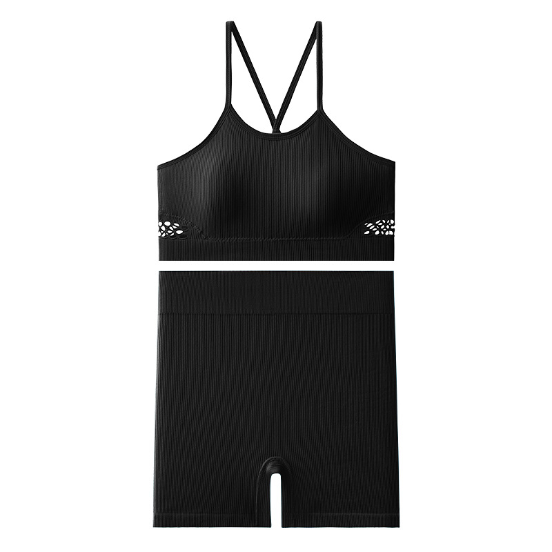 Set sutien din nailon, cupe triunghiulare cu model subțire, bretele fixe duble, căptușeală din elastan 90–95%, respirabil și confortabil