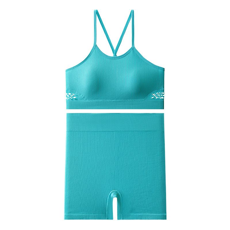 Set sutien din nailon, cupe triunghiulare cu model subțire, bretele fixe duble, căptușeală din elastan 90–95%, respirabil și confortabil