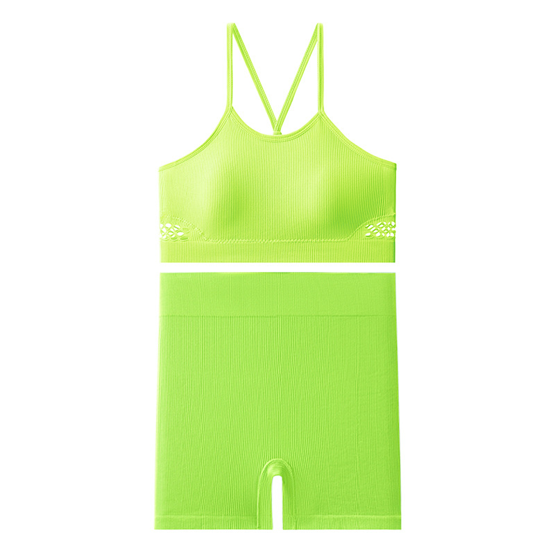 Set sutien din nailon, cupe triunghiulare cu model subțire, bretele fixe duble, căptușeală din elastan 90–95%, respirabil și confortabil