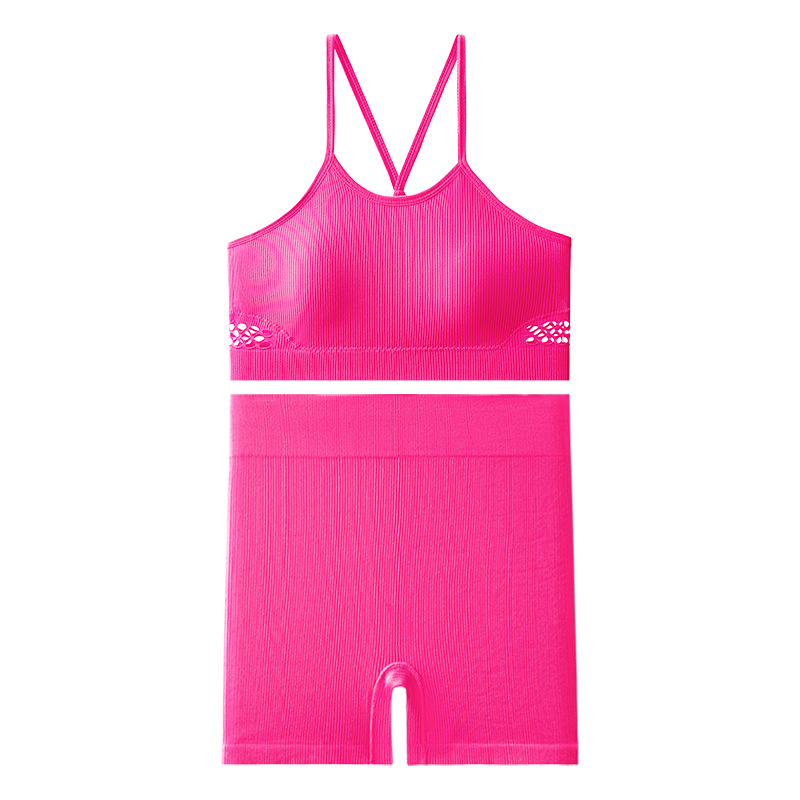 Set sutien din nailon, cupe triunghiulare cu model subțire, bretele fixe duble, căptușeală din elastan 90–95%, respirabil și confortabil