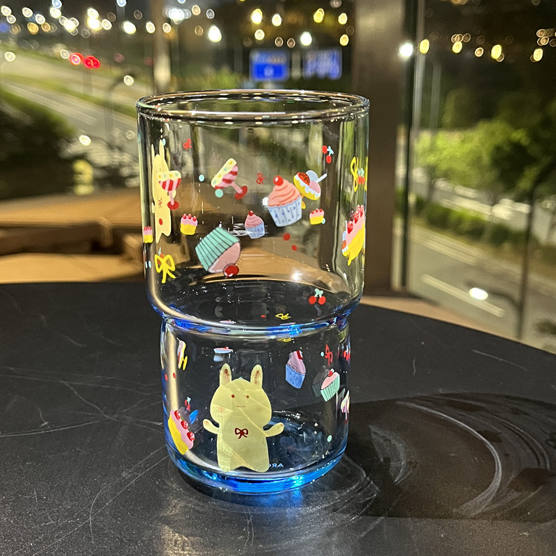 Terminuoto stiklo vandens puodelis su karikatūriniu raštu, apvalus be rankenos, atsparus karščiui, tinkamas arbatai ir kavai, galima pritaikyti