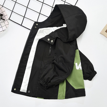 Gyerek tavaszi kabát rögzített kapucnival és cipzárral, kerek nyakú, hosszú ujjú, könnyű anyag, külső és bélés 100% poliészter