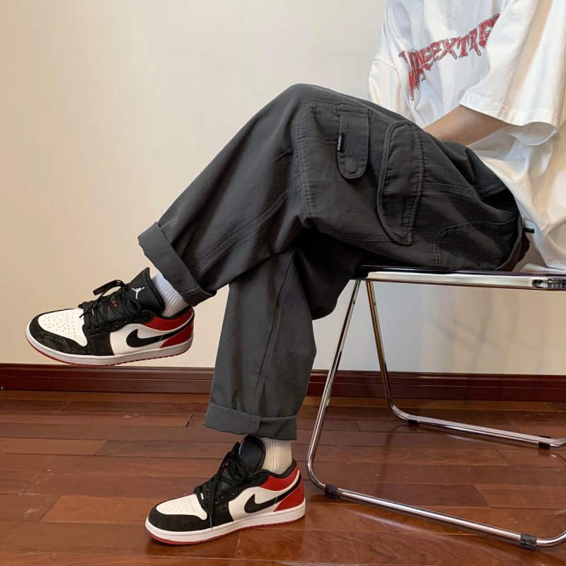 Vyrų darbo kelnės japoniško Cityboy stiliaus, laisvas kirpimas, cropped ilgis, vidutinio liemens dydis, raišteliu užsegimas, poliesteris