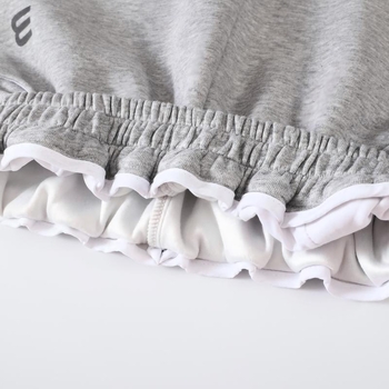 Момчешки спортни панталони от памук: 60% памук, 40% полиестер; вътрешен слой 96% полиестер, 4% спандекс; средна талия с ластик; пролетно–есенен сезон; за деца над 8 години