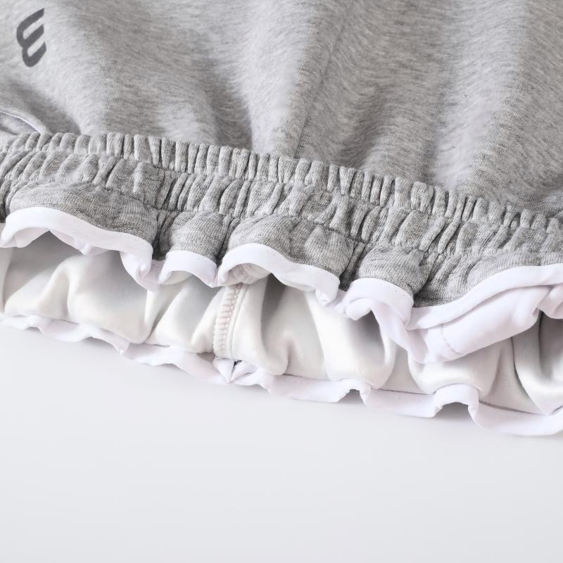 Момчешки спортни панталони от памук: 60% памук, 40% полиестер; вътрешен слой 96% полиестер, 4% спандекс; средна талия с ластик; пролетно–есенен сезон; за деца над 8 години