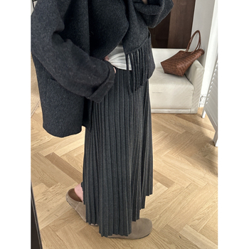 Плисирана дамска пола от дебело плетиво, средна дължина, вискоза 70–80%, микроеластична тъкан