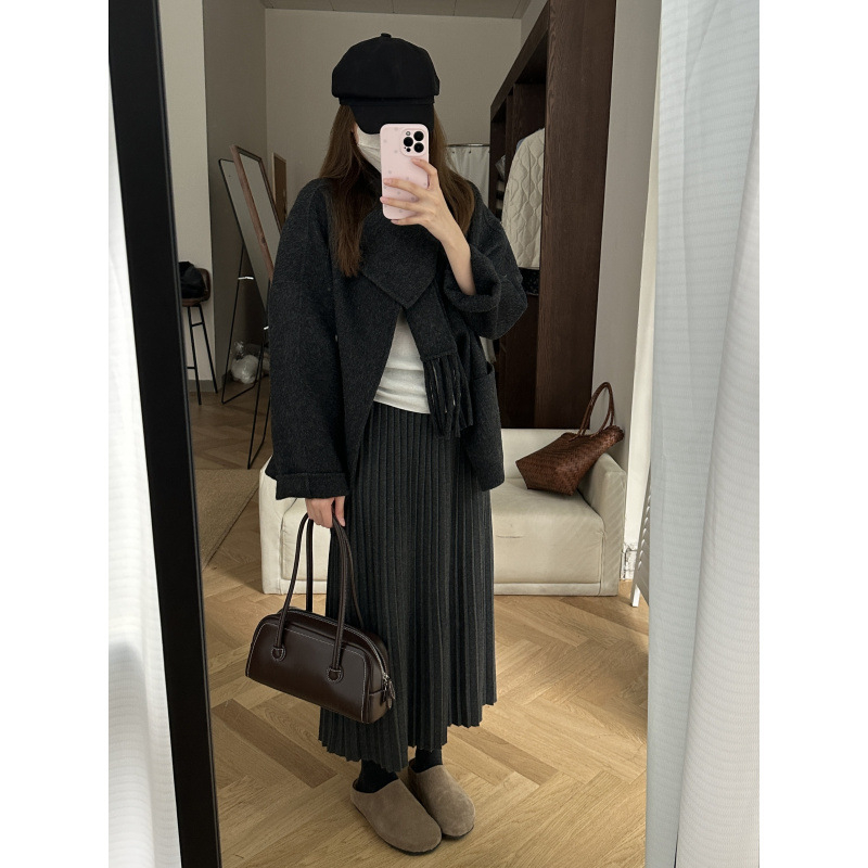 Плисирана дамска пола от дебело плетиво, средна дължина, вискоза 70–80%, микроеластична тъкан