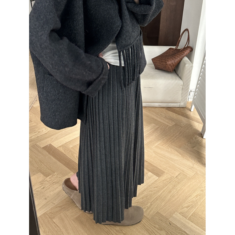 Плисирана дамска пола от дебело плетиво, средна дължина, вискоза 70–80%, микроеластична тъкан