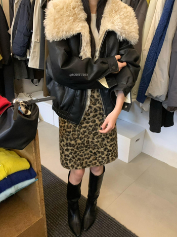Suknja s leopard uzorkom, usko pristaje uz bokove, srednje duljine, od poliestera, mikroelastična, bez glačanja (Zima 2025)