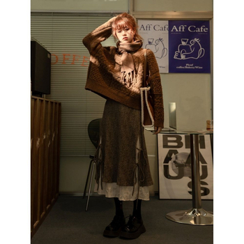 Smeđa kordurojna midi suknja s vezom, visokim strukom, vintage stil