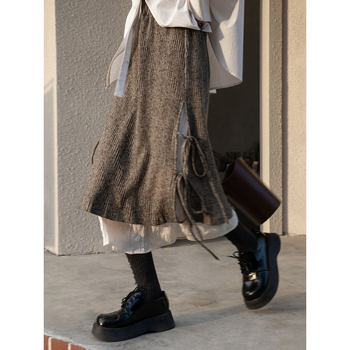 Smeđa kordurojna midi suknja s vezom, visokim strukom, vintage stil
