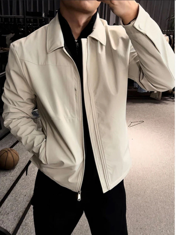 Muška jakna: najlonsko vanjsko tkanina, zip zatvarač, rever ovratnik, izlazi jesen 2025
