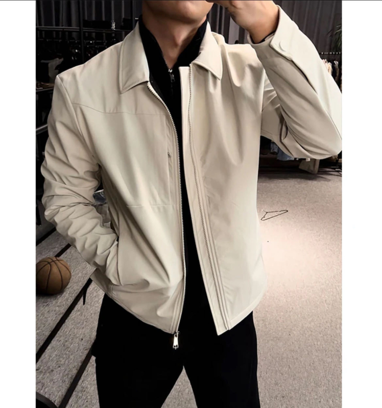 Muška jakna: najlonsko vanjsko tkanina, zip zatvarač, rever ovratnik, izlazi jesen 2025