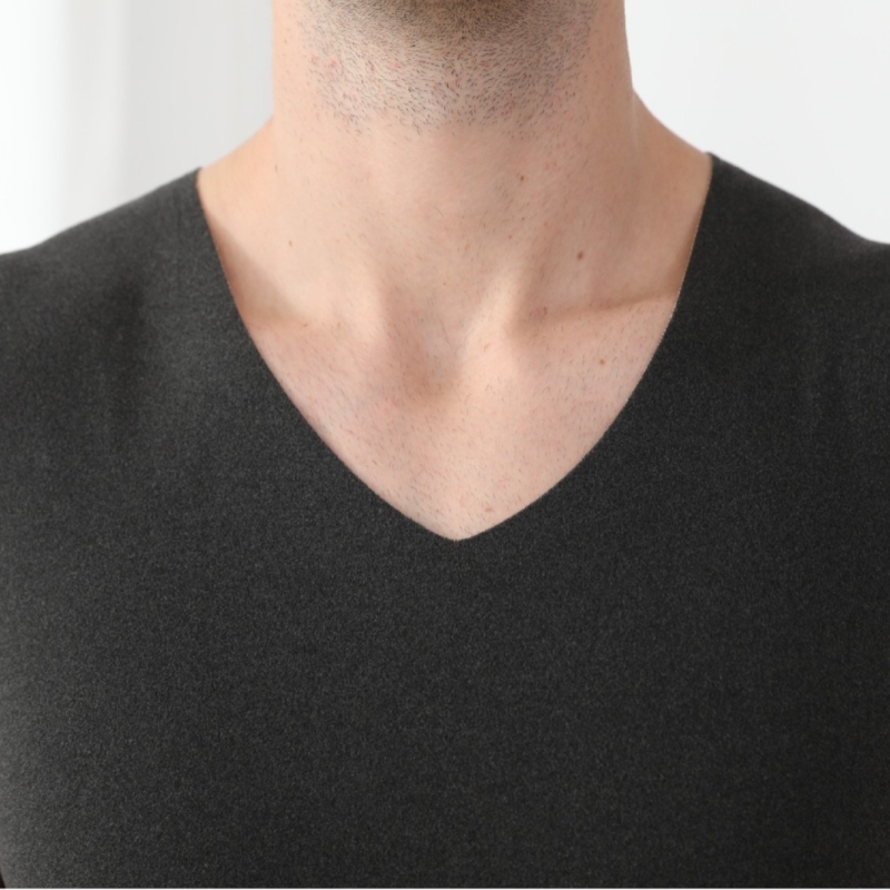 Soe baasvest – polüestri kiud, V-kaelus, üle pea tõmmates, ühekihiline, sobib sügis-talvel väljas kandmiseks