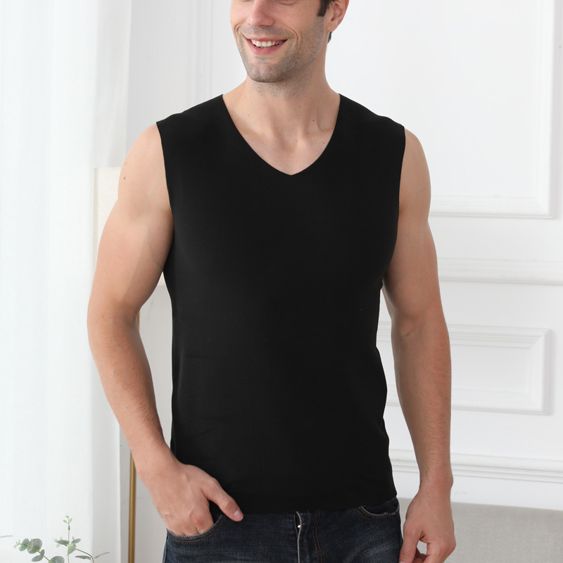 Soe baasvest – polüestri kiud, V-kaelus, üle pea tõmmates, ühekihiline, sobib sügis-talvel väljas kandmiseks