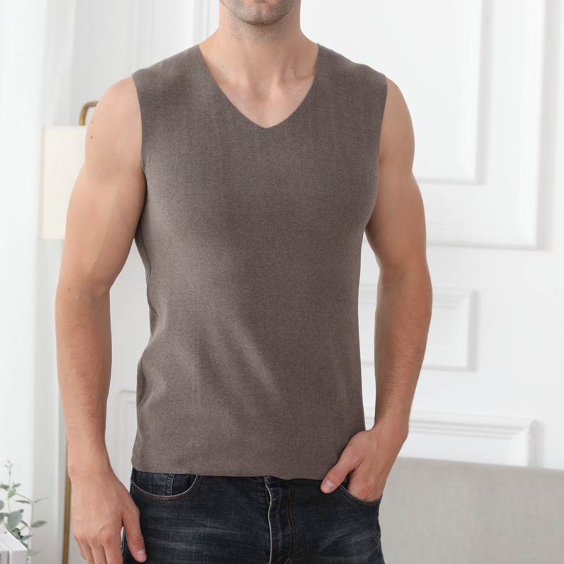 Soe baasvest – polüestri kiud, V-kaelus, üle pea tõmmates, ühekihiline, sobib sügis-talvel väljas kandmiseks