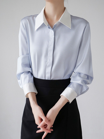 Satiinist särk, triibuline muster, polo krae, pikkade varrukatega, sirge lõige