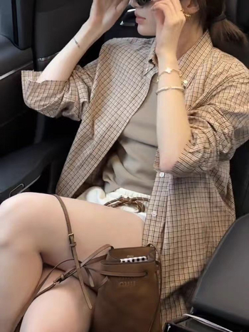 Pamukasta košulja s tekstualnim uzorkom, dugi rukavi, ovratnik, izšivani detalji