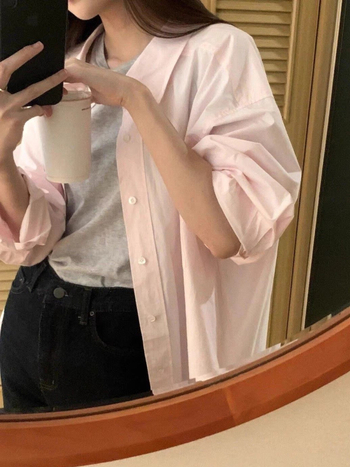 Poliester bluza s dugim rukavima, polo ovratnik, slobodan kroj, srednja duljina, elegantan stil