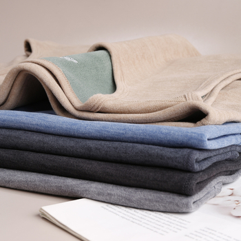 Meeste termovest fliisi vooderdusega, Oli velvet kangas, ekstra paks (301–350 g/m²), kapuutsiga, sobib baas- või väline riietus