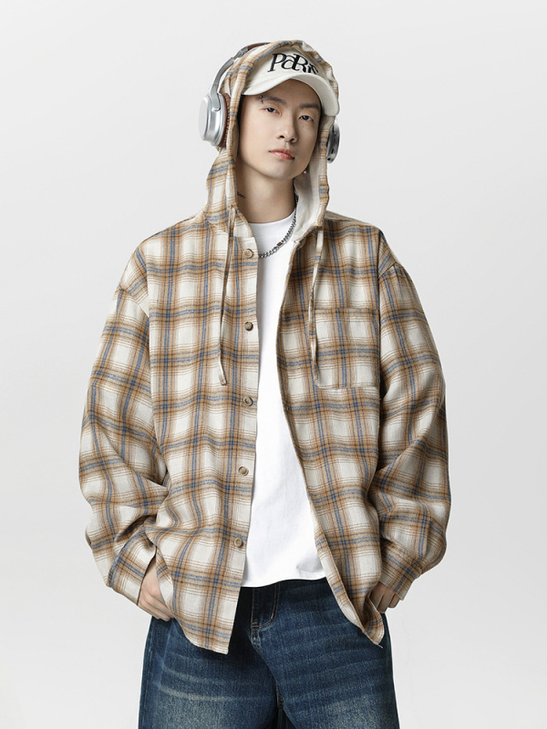 Мъжка риза-яке с качулка, каре, дълги ръкави, свободен силует, ла-пел яка.