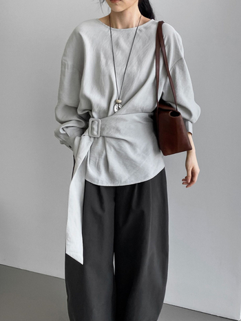 Teksturirana pamučna košulja s kaišem, dugi rukavi, ovratnik s reverom, jednostruko kopčanje