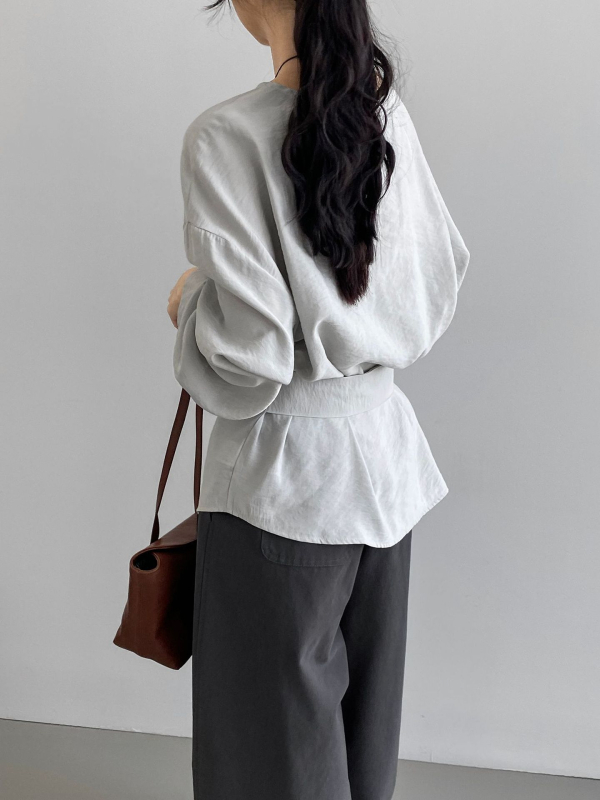 Teksturirana pamučna košulja s kaišem, dugi rukavi, ovratnik s reverom, jednostruko kopčanje