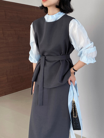 Lyocell (Tencel) kiududest särk polüestri sisaldusega, ümmargune kaelus, pikad varrukad, paneeli-kollaaž disain