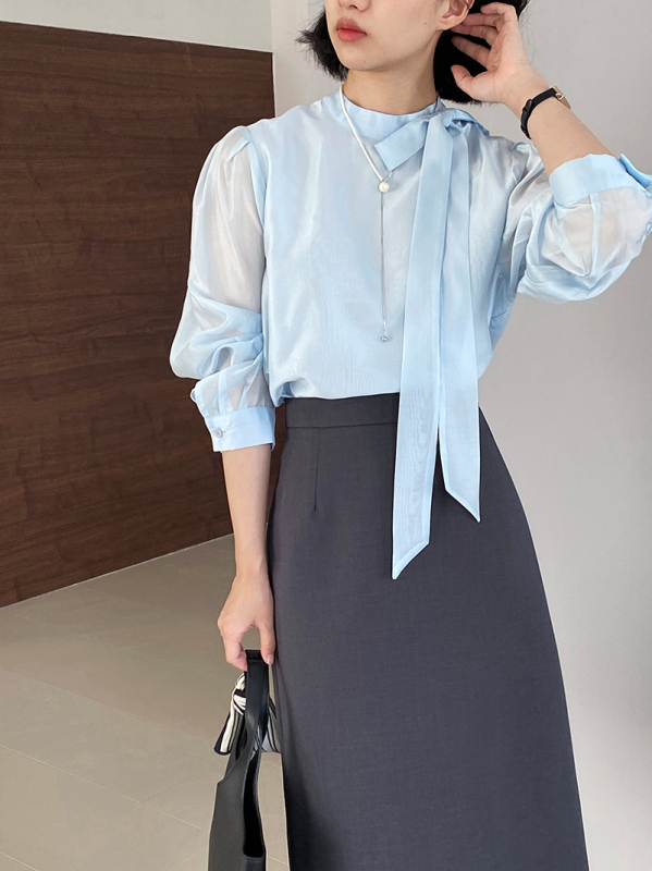 Lyocell (Tencel) kiududest särk polüestri sisaldusega, ümmargune kaelus, pikad varrukad, paneeli-kollaaž disain