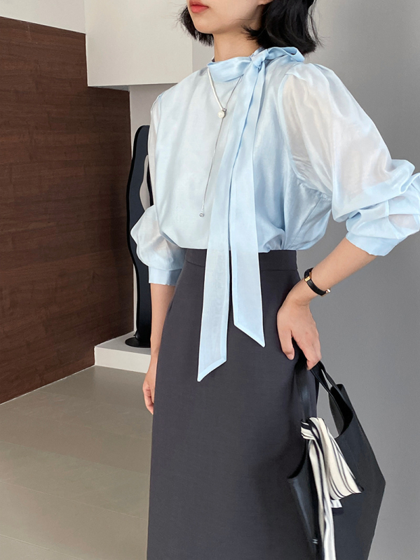 Lyocell (Tencel) kiududest särk polüestri sisaldusega, ümmargune kaelus, pikad varrukad, paneeli-kollaaž disain