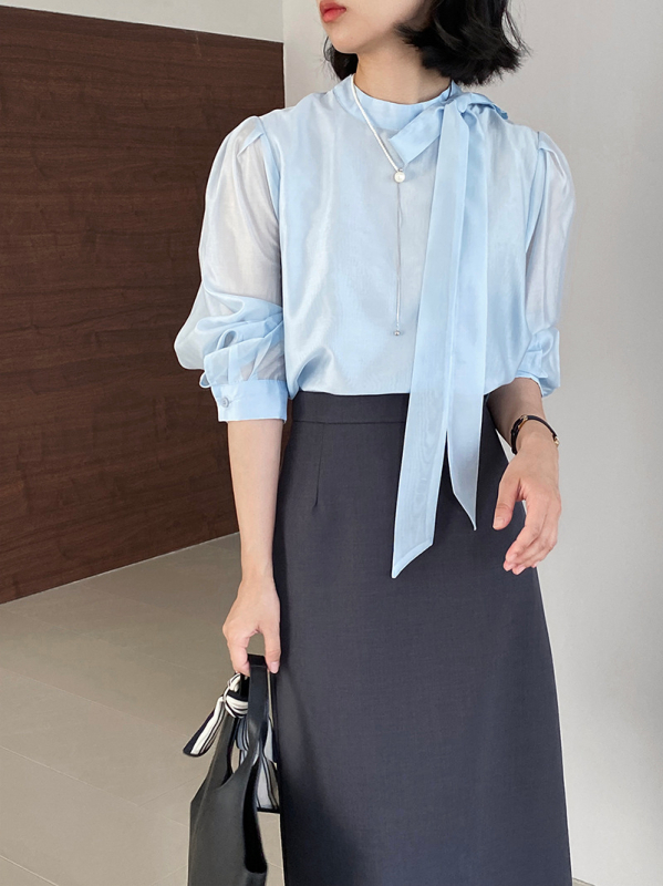 Lyocell (Tencel) kiududest särk polüestri sisaldusega, ümmargune kaelus, pikad varrukad, paneeli-kollaaž disain