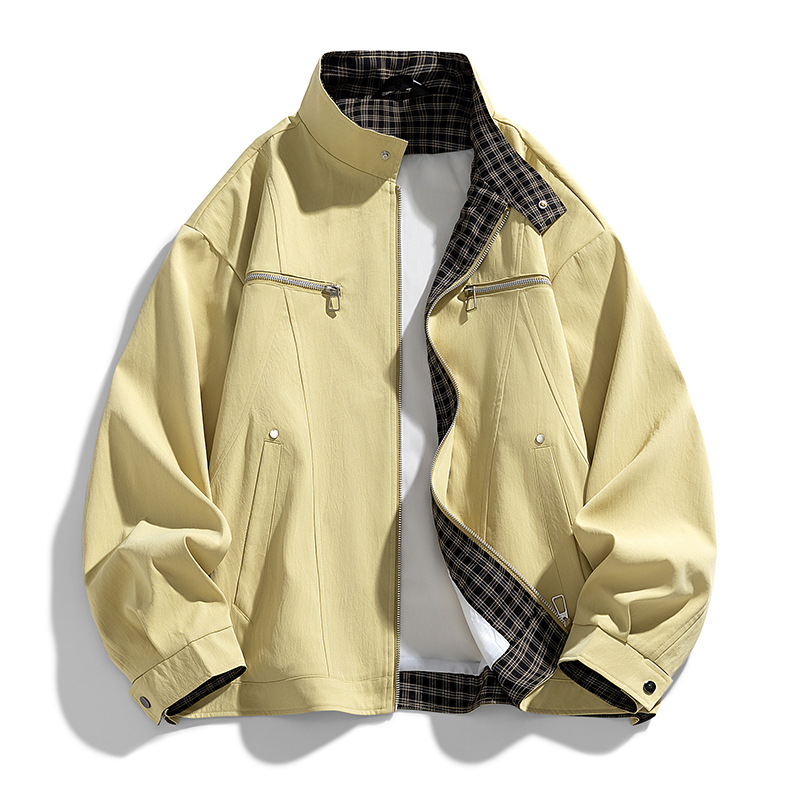 Pánska bunda: voľný strih, golier, zips, brusené tkaniny; zmes syntetických vlákien, 100% polyester; podšívka 100% polyester; bočné vrecká; jesenný model