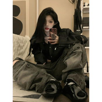 Sieviešu mākslīgās ādas jaka, polo apkakle, rāvējslēdzēja aizdare, ultra īss garums, pavasaris 2025.