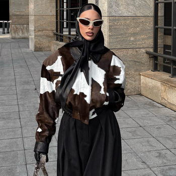 Sieviešu ādas jaka — street-hipster stilā, apkakle ar lapiņu, brīvs griezums, garas piedurknes, divu pogu aizdare