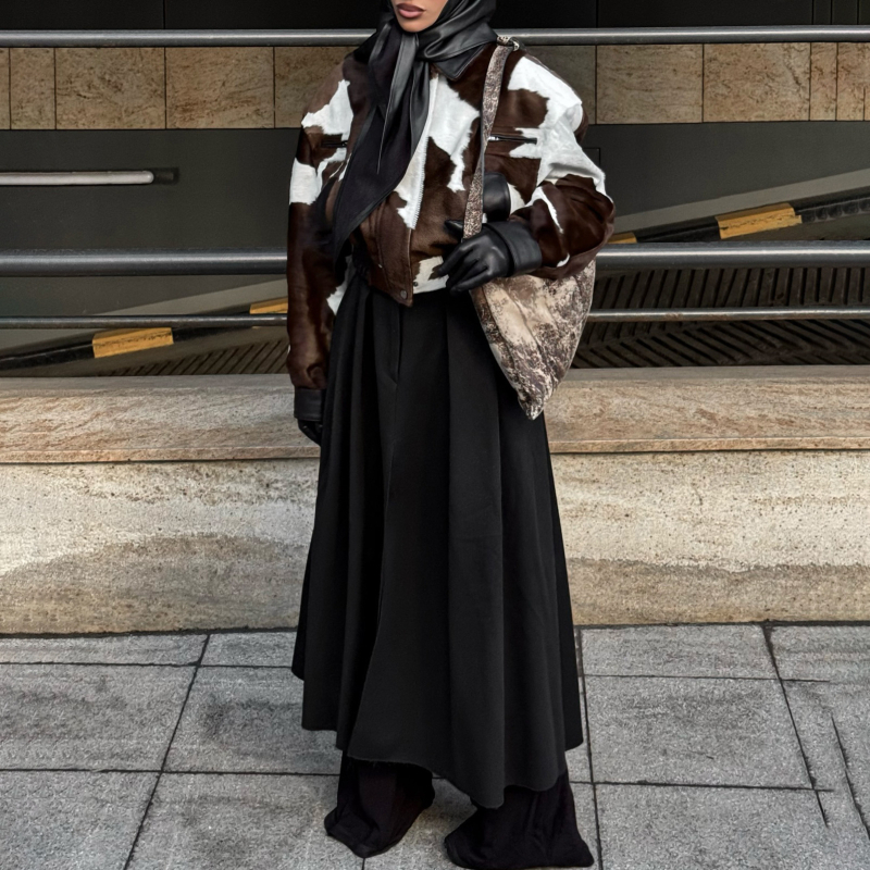 Sieviešu ādas jaka — street-hipster stilā, apkakle ar lapiņu, brīvs griezums, garas piedurknes, divu pogu aizdare