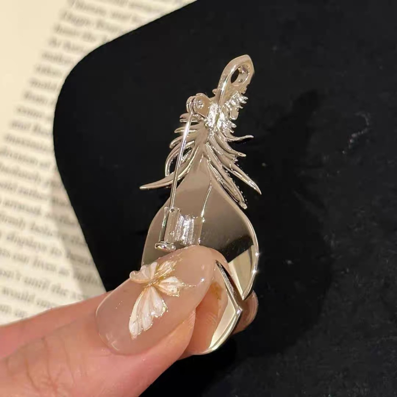 Vario kaklo papuošalas-broš su lapų motyvu ir auksu dengtais akmenimis, elektroplakavimas, Yijiang, unisex, ruduo 2025