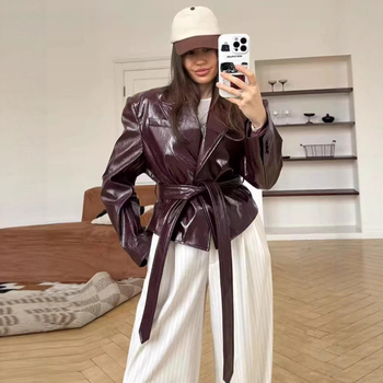 Sieviešu mākslīgās ādas jaka ar klopveida apkakli, rāvējslēdzēja aizdare, garas piedurknes, PU āda, rudens 2024