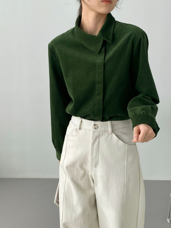 Košulja od pamuka 95%+, jedne boje, dugi rukavi, ovratnik lapel, prednje kopčanje na gumbe