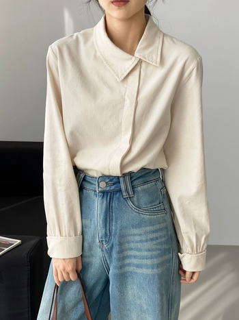 Košulja od pamuka 95%+, jedne boje, dugi rukavi, ovratnik lapel, prednje kopčanje na gumbe