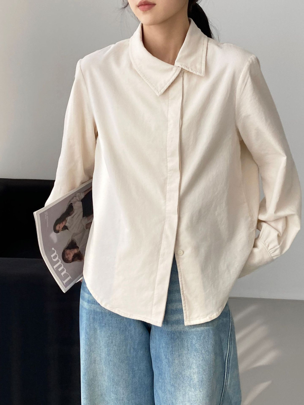 Košulja od pamuka 95%+, jedne boje, dugi rukavi, ovratnik lapel, prednje kopčanje na gumbe