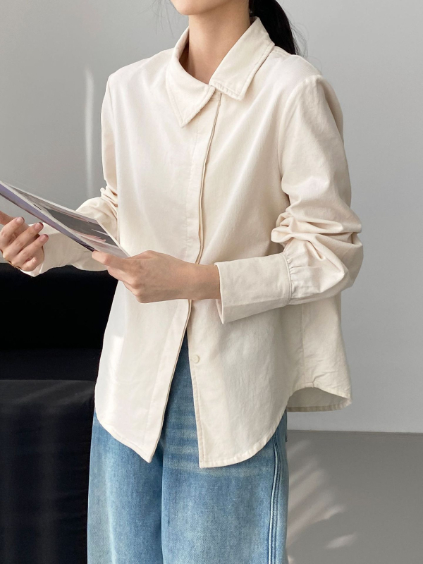 Košulja od pamuka 95%+, jedne boje, dugi rukavi, ovratnik lapel, prednje kopčanje na gumbe